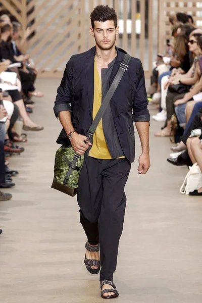 Look 24